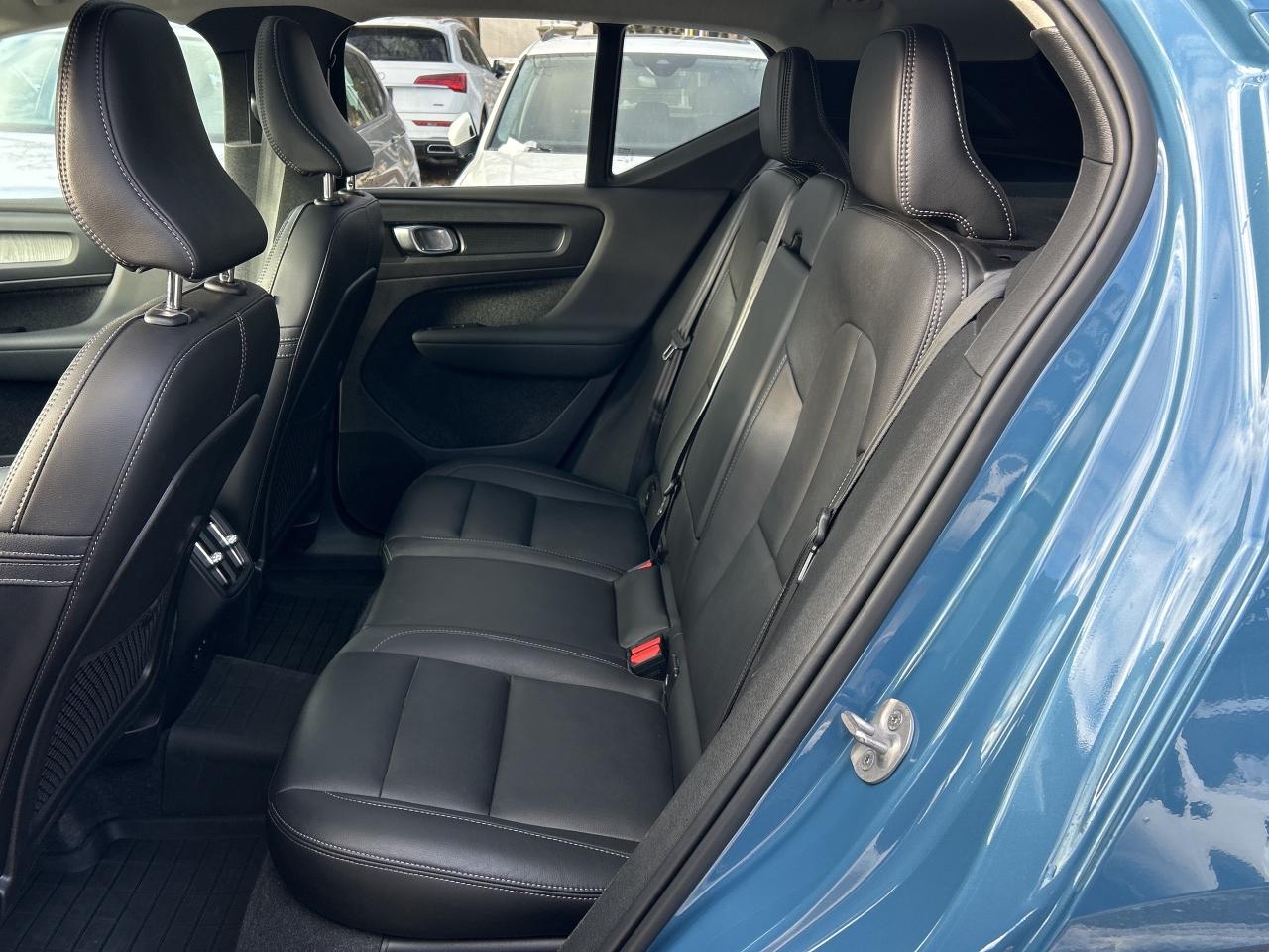 2024 Volvo XC40 B5 AWD PLUS-BRIGHT THEME,PANOROOF,CARPLAY,NAVI Photo