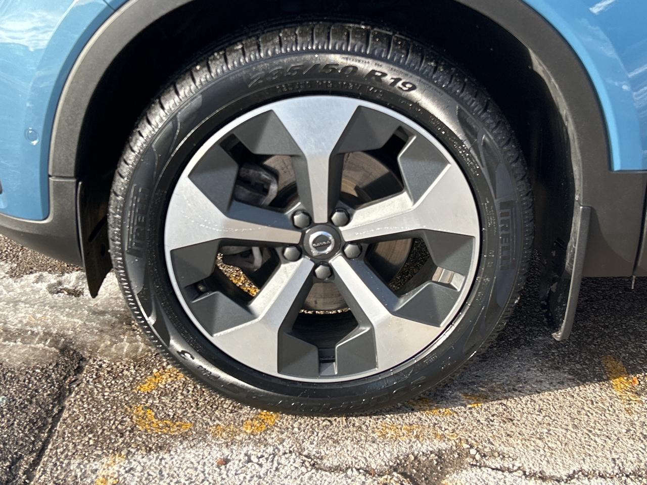 2024 Volvo XC40 B5 AWD PLUS-BRIGHT THEME,PANOROOF,CARPLAY,NAVI Photo