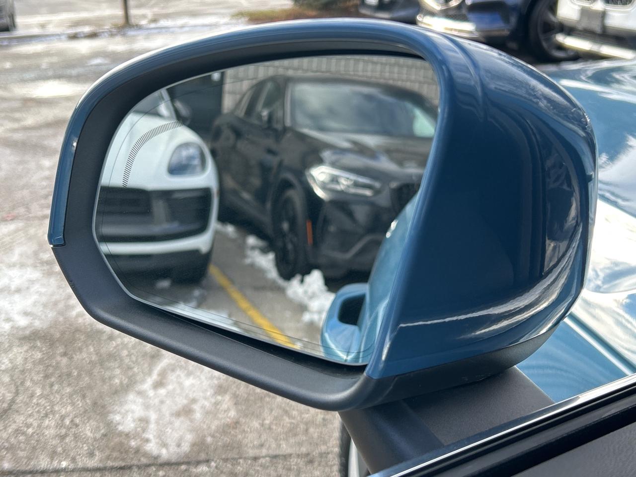 2024 Volvo XC40 B5 AWD PLUS-BRIGHT THEME,PANOROOF,CARPLAY,NAVI Photo