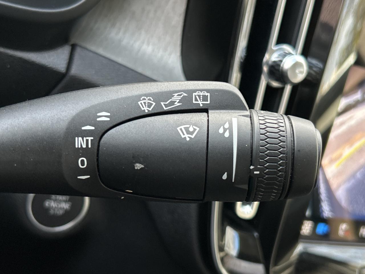 2024 Volvo XC40 B5 AWD PLUS-BRIGHT THEME,PANOROOF,CARPLAY,NAVI Photo