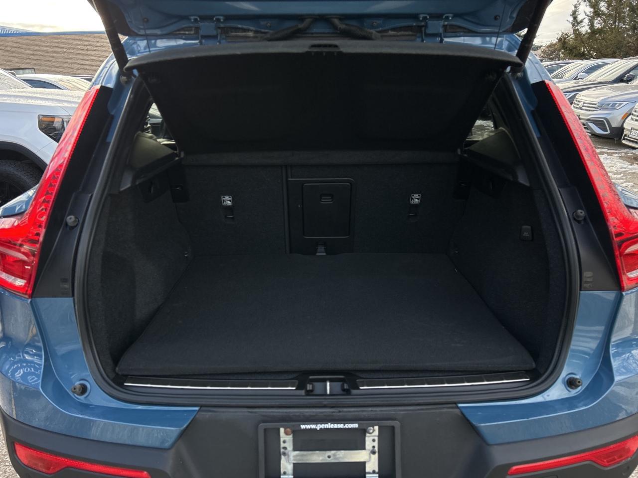 2024 Volvo XC40 B5 AWD PLUS-BRIGHT THEME,PANOROOF,CARPLAY,NAVI Photo