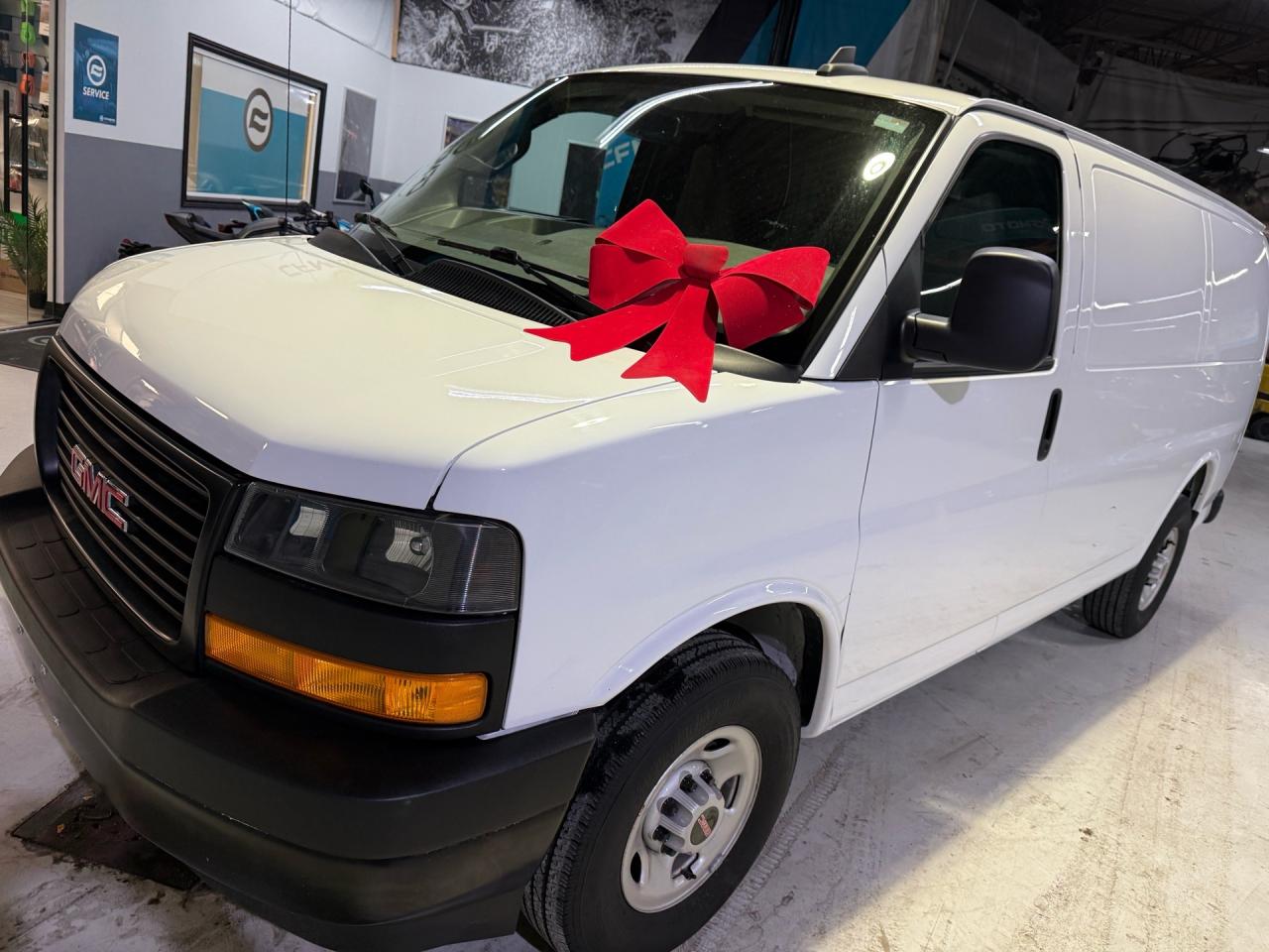 2023 GMC Savana 2500 135  V6   CAMERA   SHELVING   CABIN DIVIDER Photo