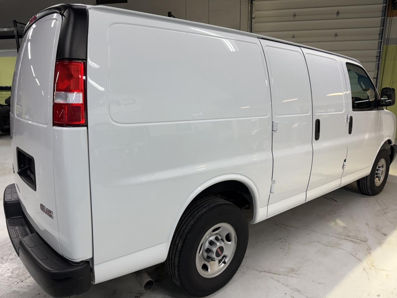 2023 GMC Savana 2500 135  V6   CAMERA   SHELVING   CABIN DIVIDER Photo