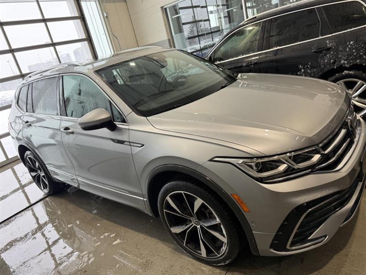 2022 Volkswagen Tiguan Highline 2.0T 8sp at w/Tip 4M Photo0