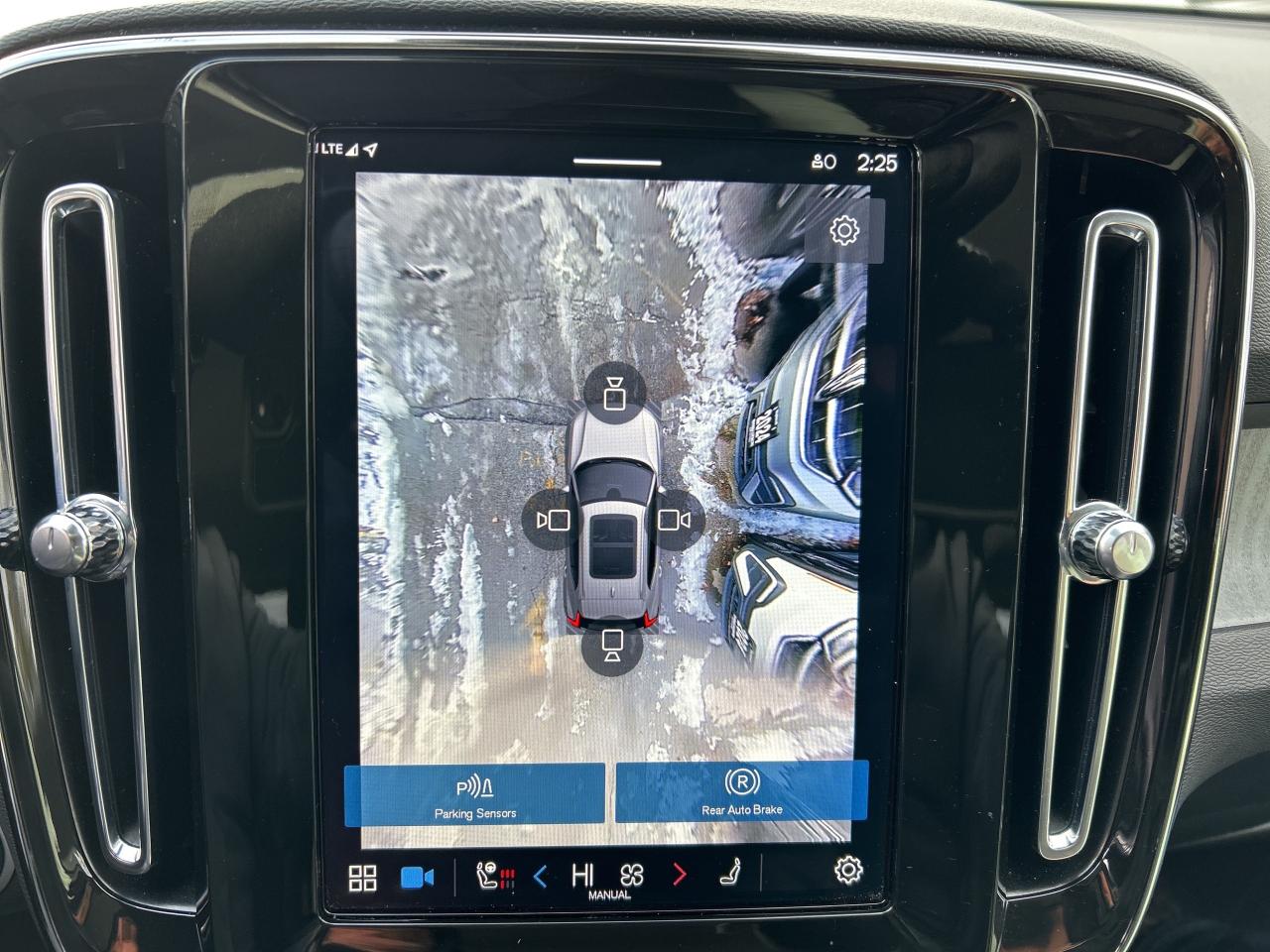 2024 Volvo XC40 B5 AWD PLUS-BRIGHT THEME,PANOROOF,CARPLAY,NAVI Photo