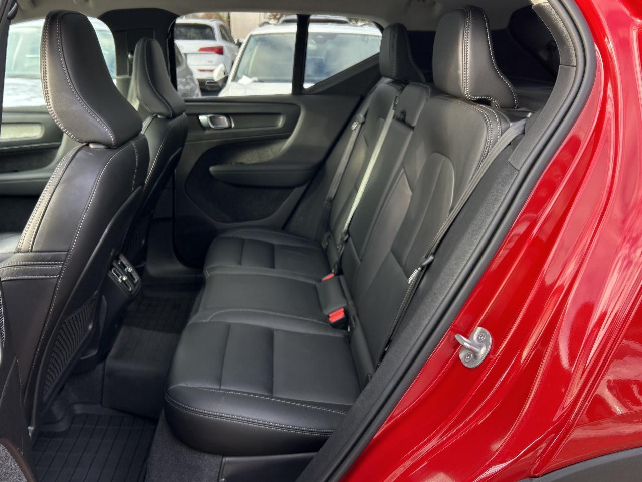 2024 Volvo XC40 B5 AWD PLUS-BRIGHT THEME,PANOROOF,CARPLAY,NAVI Photo