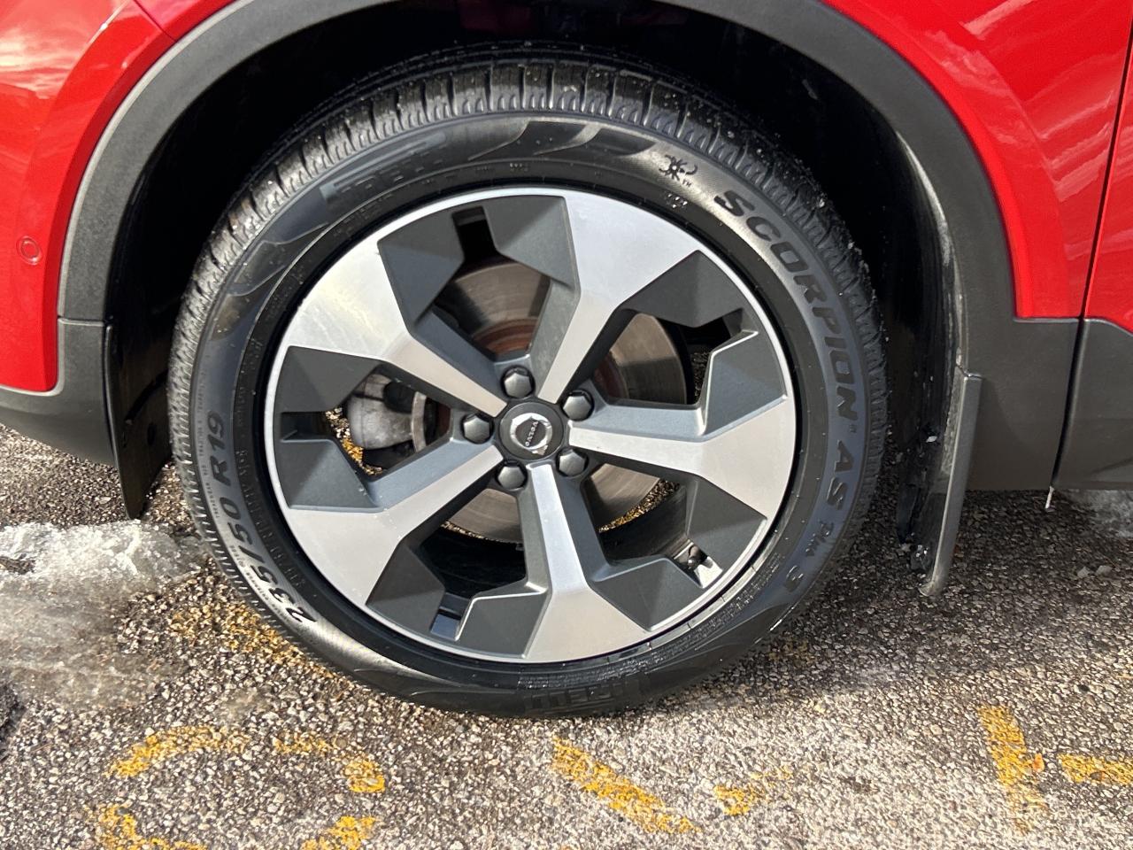 2024 Volvo XC40 B5 AWD PLUS-BRIGHT THEME,PANOROOF,CARPLAY,NAVI Photo