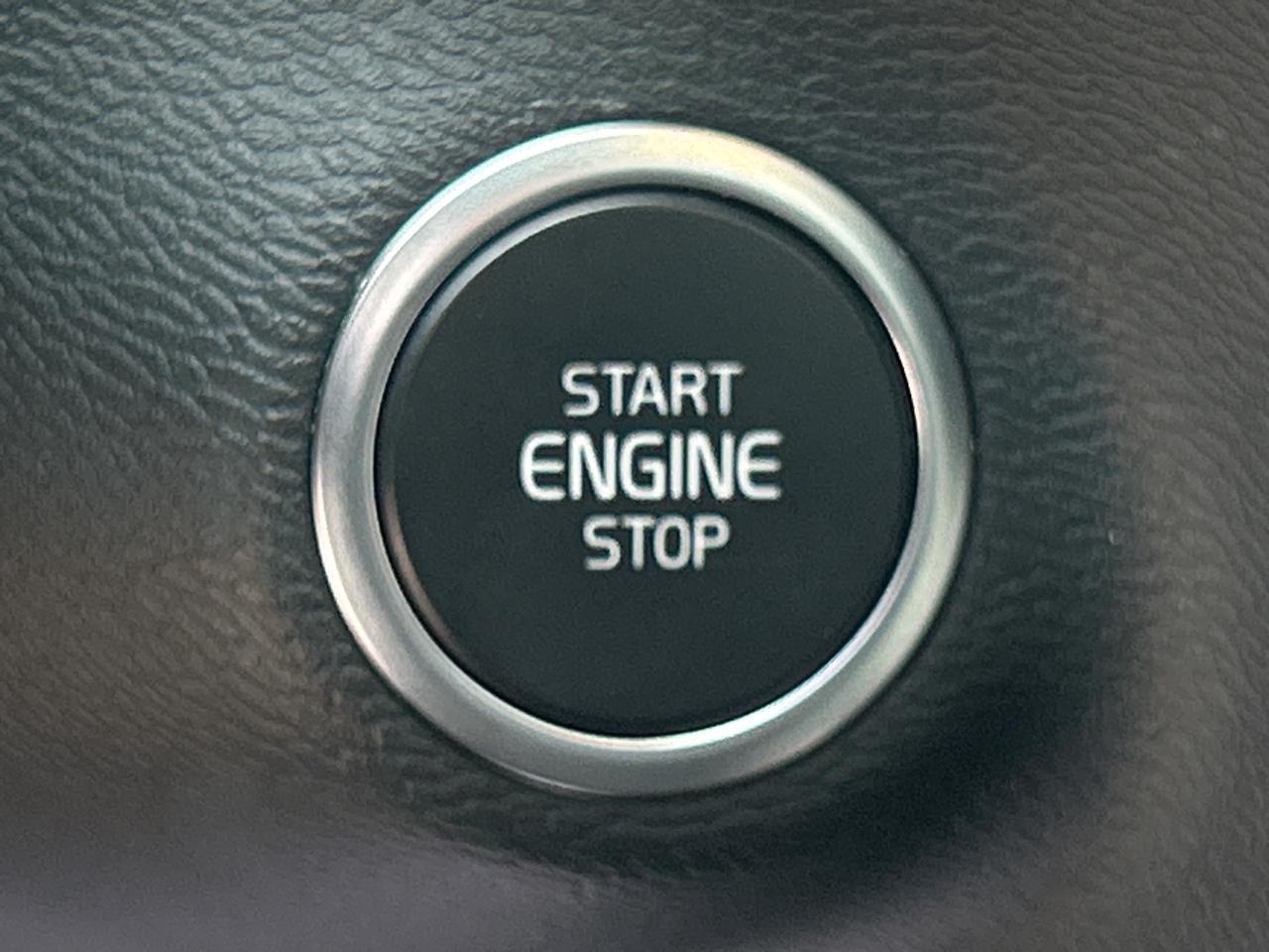 2024 Volvo XC40 B5 AWD PLUS-BRIGHT THEME,PANOROOF,CARPLAY,NAVI Photo