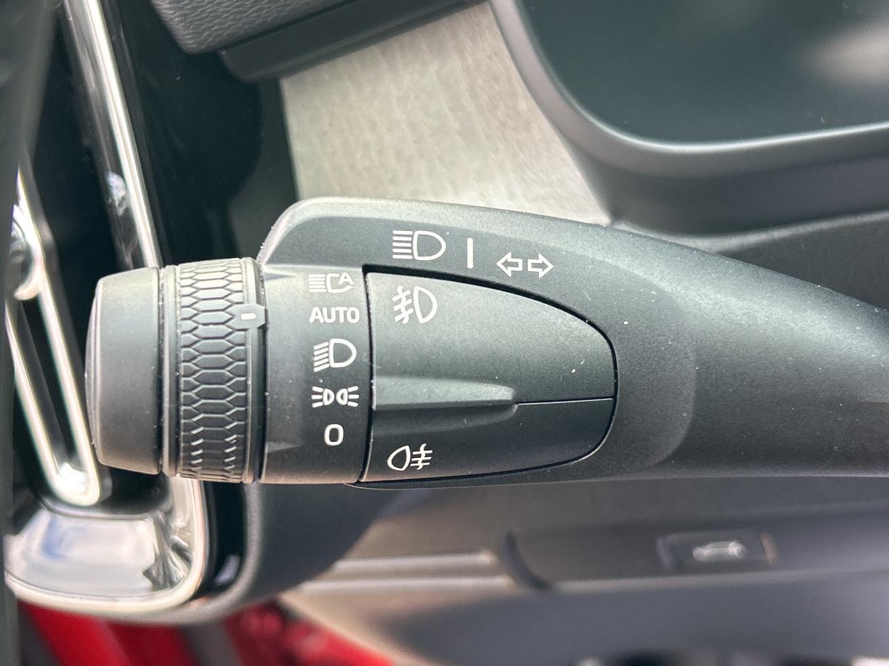 2024 Volvo XC40 B5 AWD PLUS-BRIGHT THEME,PANOROOF,CARPLAY,NAVI Photo