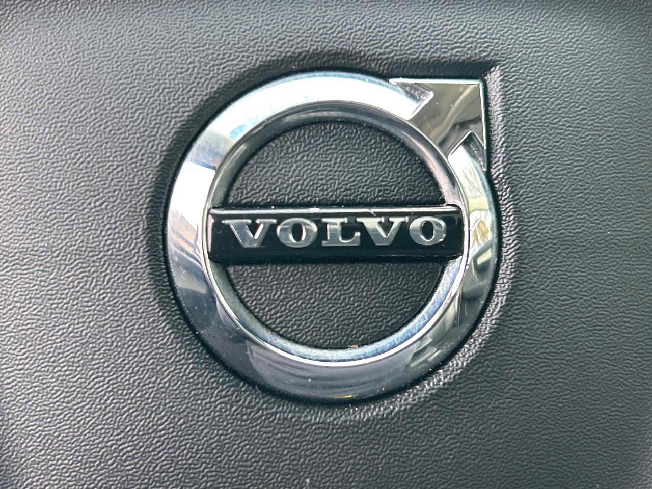 2024 Volvo XC40 B5 AWD PLUS-BRIGHT THEME,PANOROOF,CARPLAY,NAVI Photo
