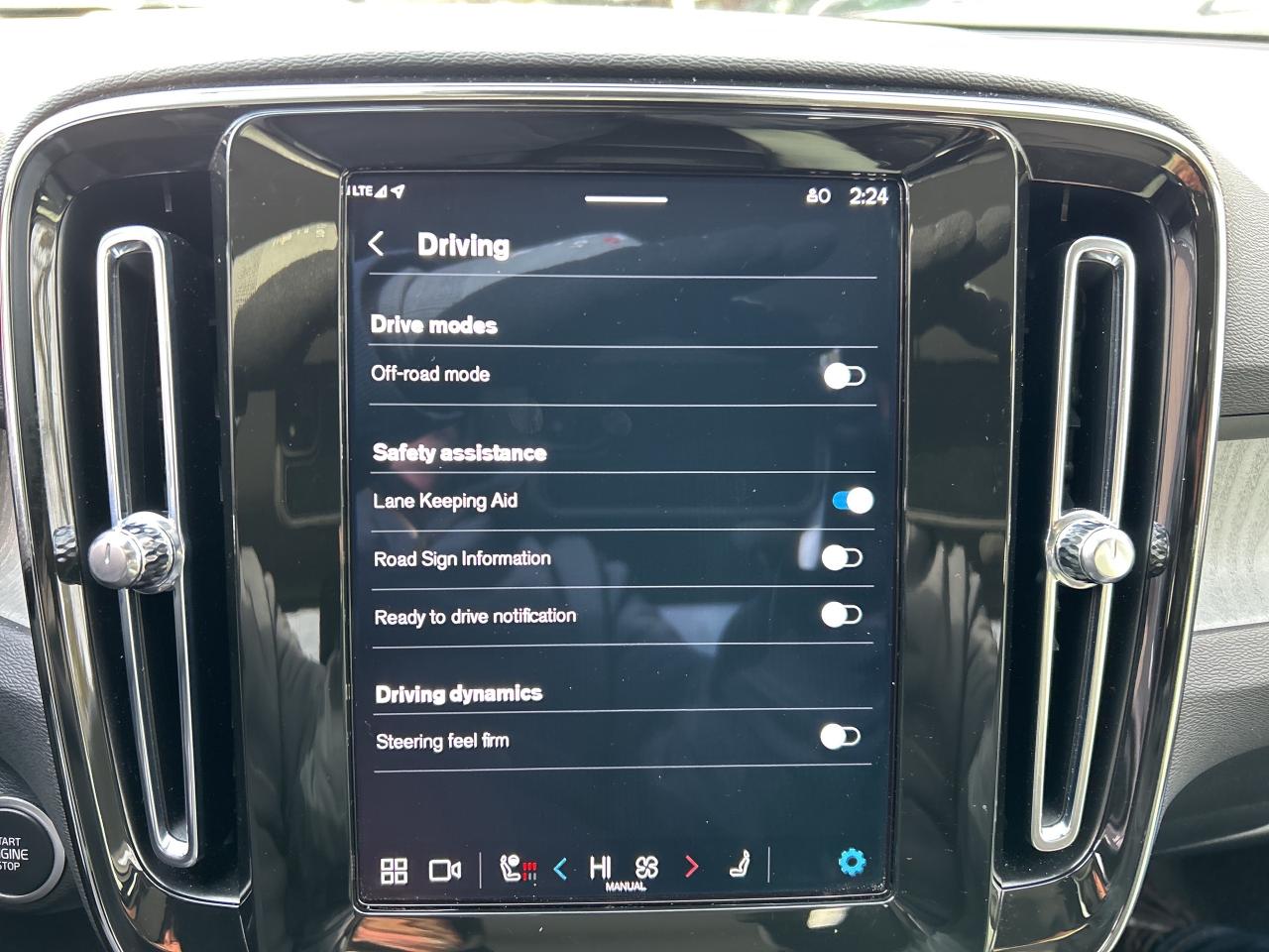 2024 Volvo XC40 B5 AWD PLUS-BRIGHT THEME,PANOROOF,CARPLAY,NAVI Photo