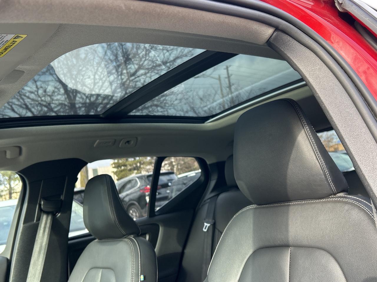 2024 Volvo XC40 B5 AWD PLUS-BRIGHT THEME,PANOROOF,CARPLAY,NAVI Photo2