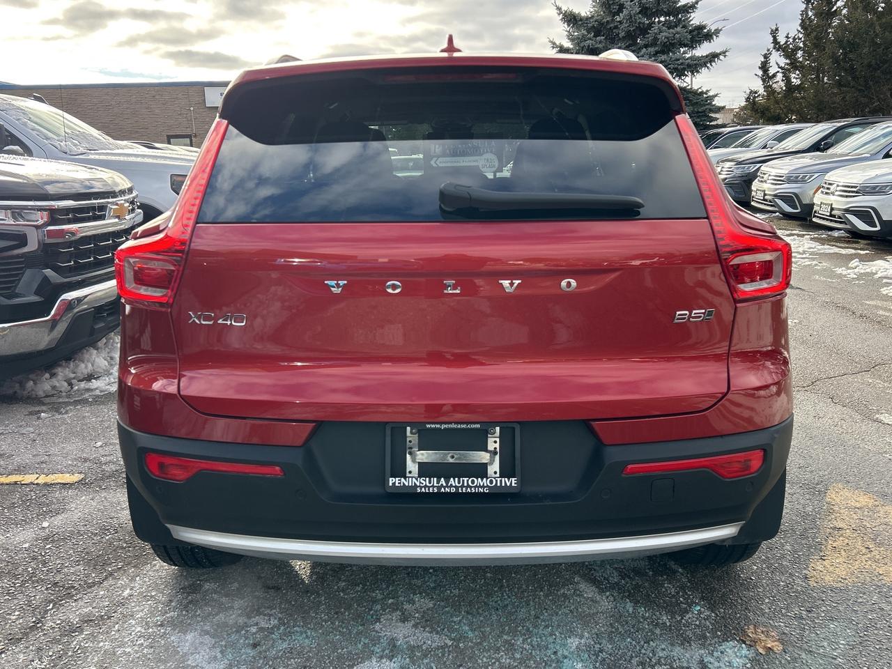 2024 Volvo XC40 B5 AWD PLUS-BRIGHT THEME,PANOROOF,CARPLAY,NAVI Photo