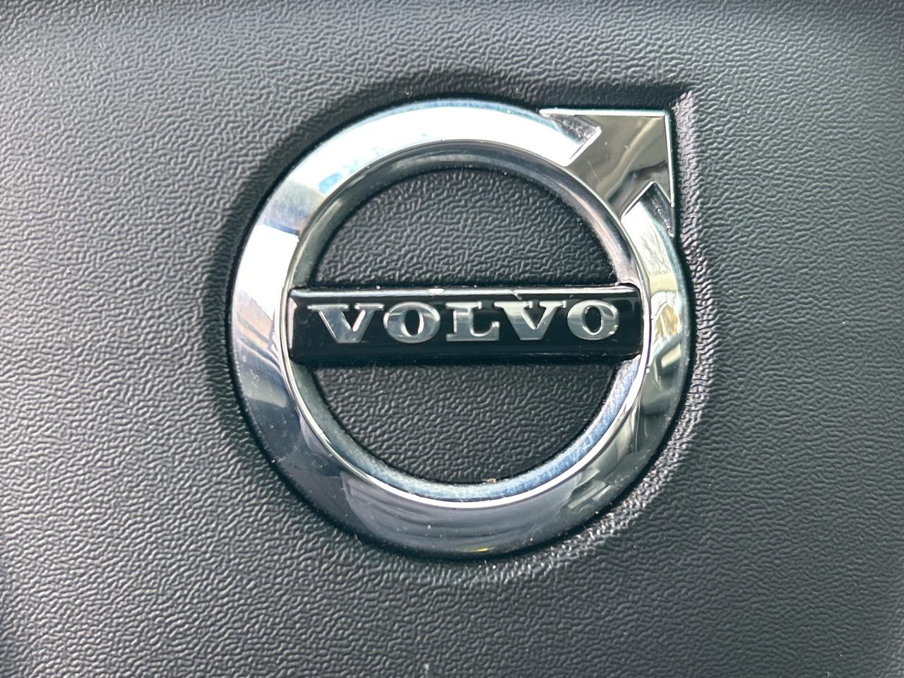 2024 Volvo XC40 B5 AWD PLUS-BRIGHT THEME,PANOROOF,CARPLAY,NAVI Photo