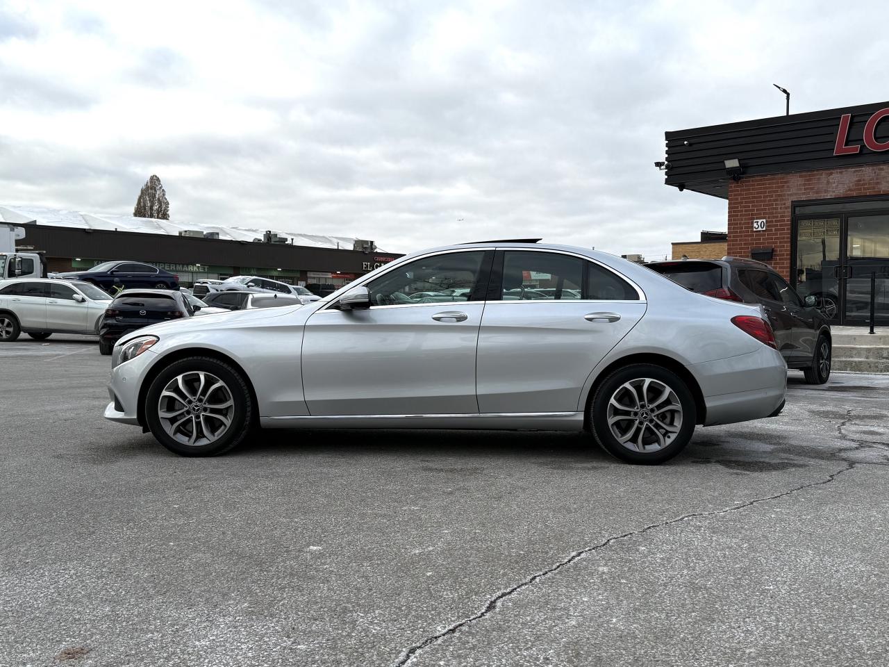 2018 Mercedes-Benz C-Class C 300 l 4MATIC l 18 Service Records l Luxury Pkg Photo4