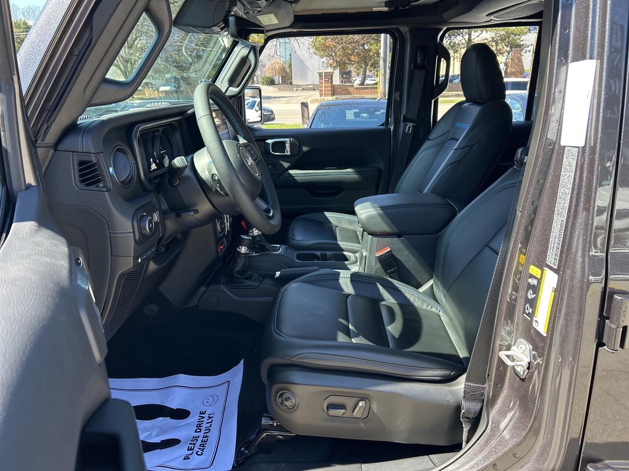 2025 Jeep Wrangler 4xe RUBICON X, PLUG IN HYBRID, POWERBOX, CARPLAY Photo