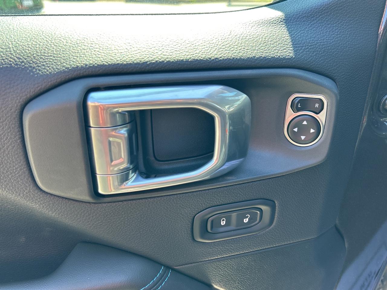 2025 Jeep Wrangler 4xe RUBICON X, PLUG IN HYBRID, POWERBOX, CARPLAY Photo