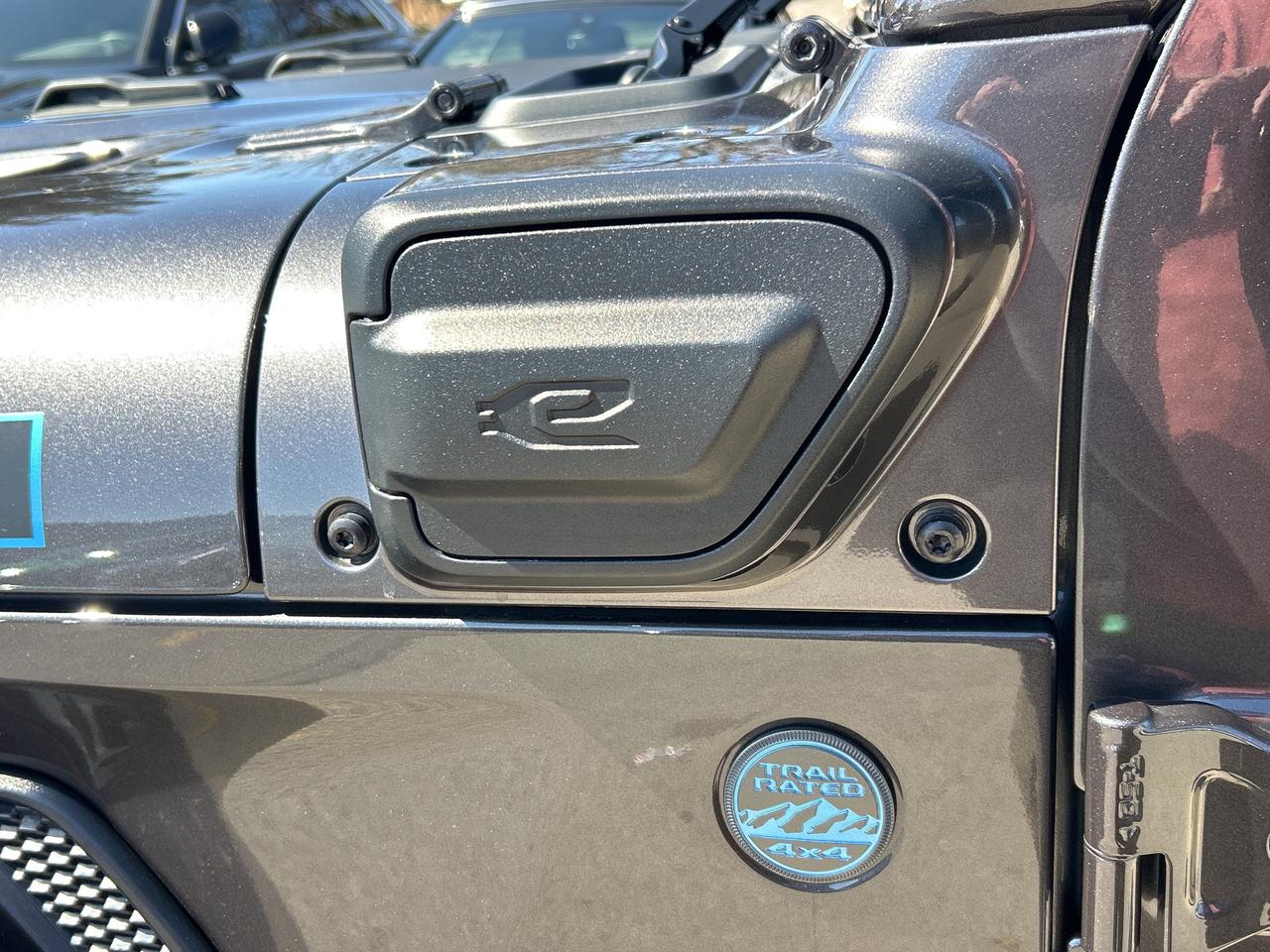 2025 Jeep Wrangler 4xe RUBICON X, PLUG IN HYBRID, POWERBOX, CARPLAY Photo