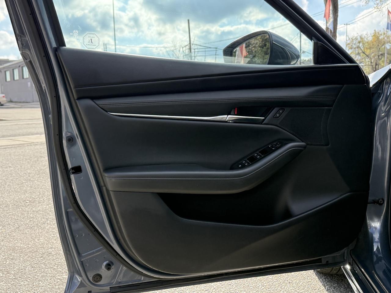 2025 Mazda MAZDA3 No Accidents l Mazda Warranty l One Owner l Photo