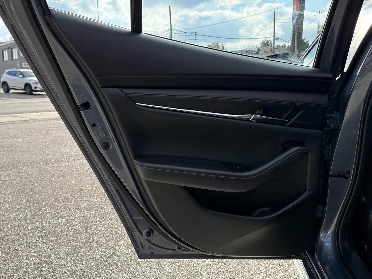 2025 Mazda MAZDA3 No Accidents l Mazda Warranty l One Owner l Photo