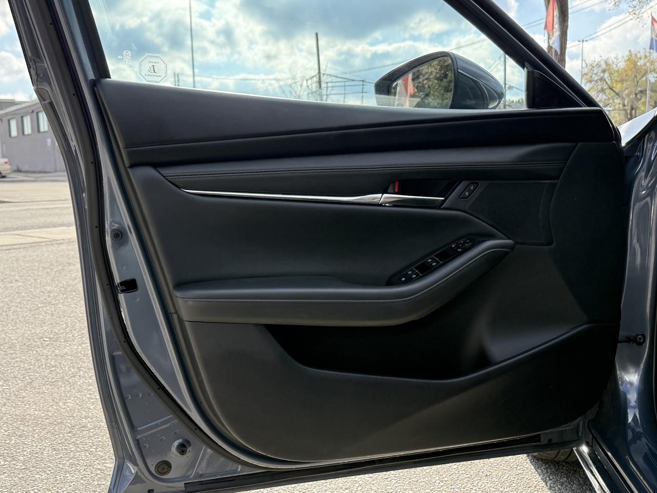 2025 Mazda MAZDA3 No Accidents l Mazda Warranty l One Owner l Photo