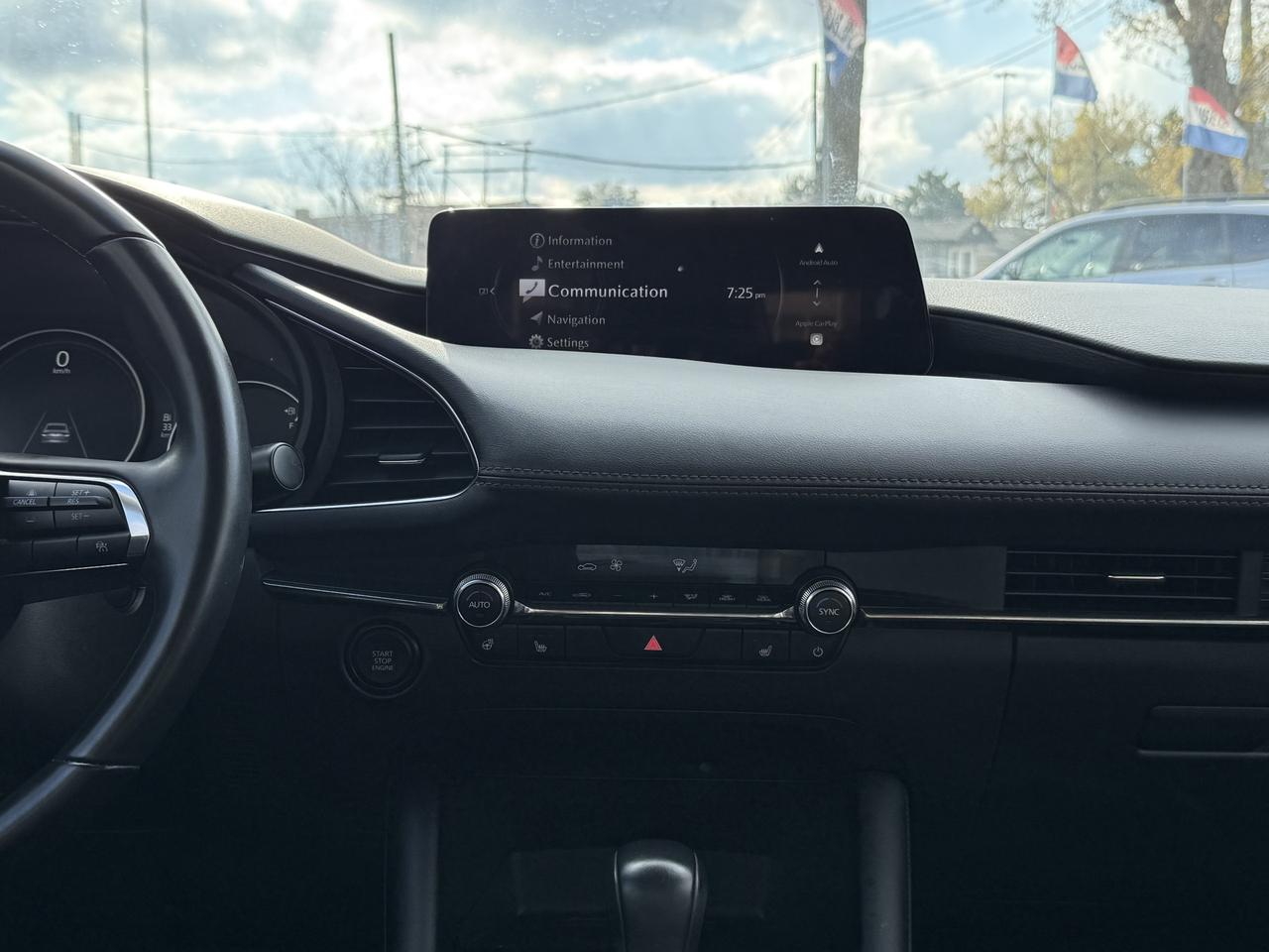 2025 Mazda MAZDA3 No Accidents l Mazda Warranty l One Owner l Photo