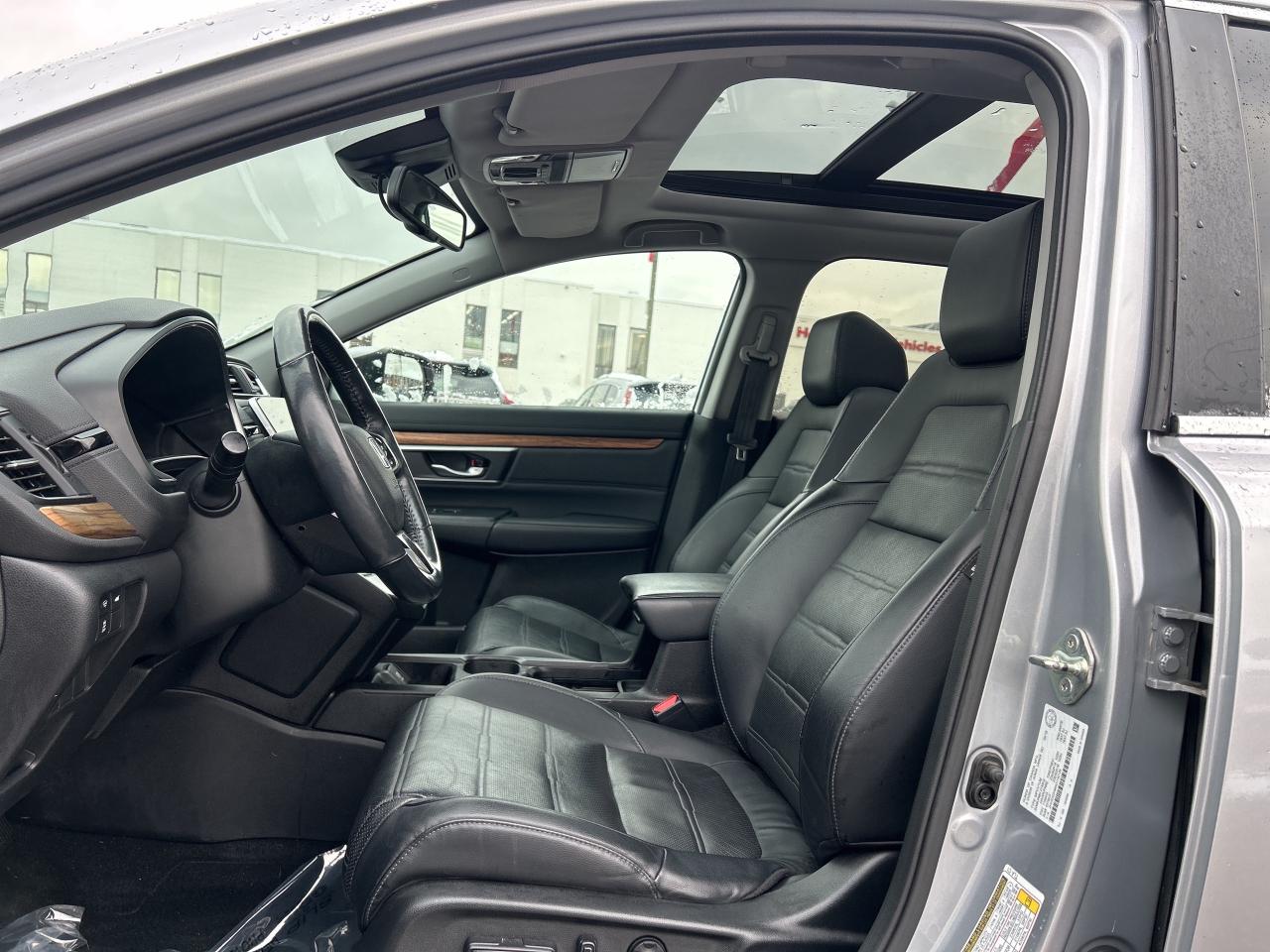 2019 Honda CR-V Touring  Navi  Leather Sunroof  Rear Camera Photo