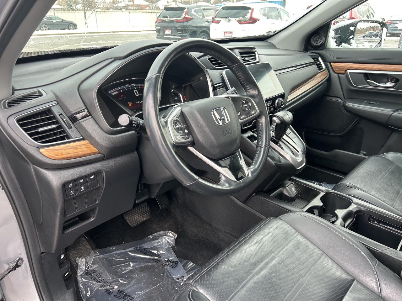 2019 Honda CR-V Touring  Navi  Leather Sunroof  Rear Camera Photo
