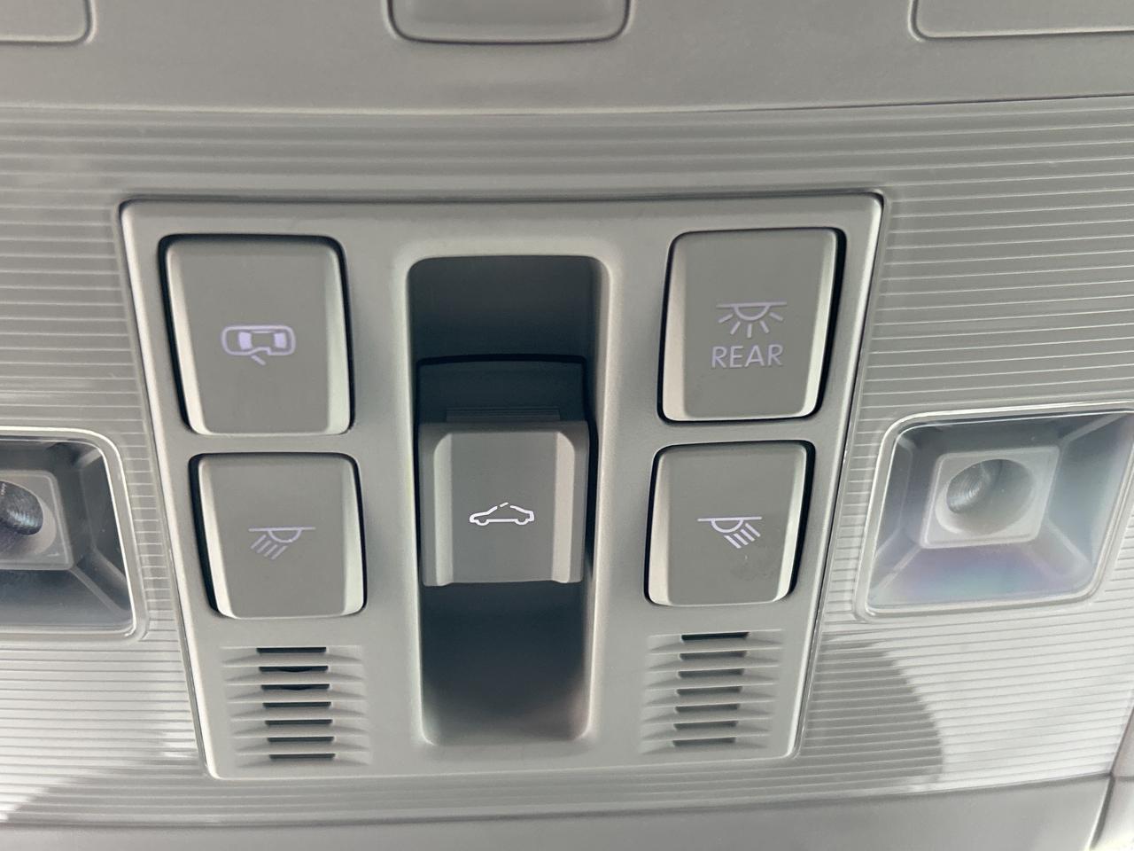 2024 Volkswagen Tiguan NEW TIRES & BRAKES, PANOROOF,CARPLAY, REMOTE START Photo