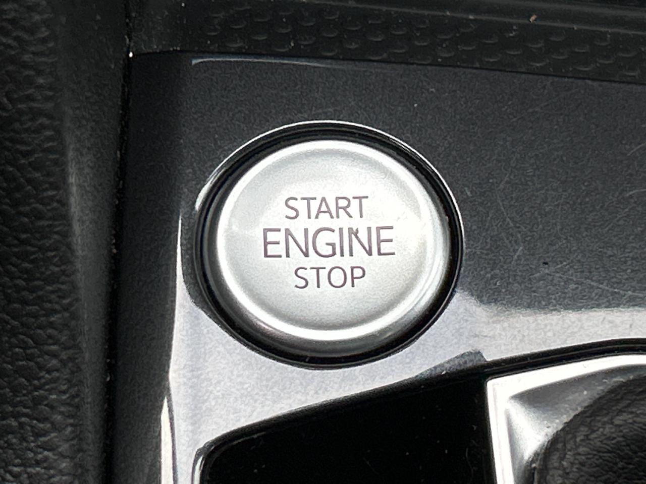 2024 Volkswagen Tiguan NEW TIRES & BRAKES, PANOROOF,CARPLAY, REMOTE START Photo