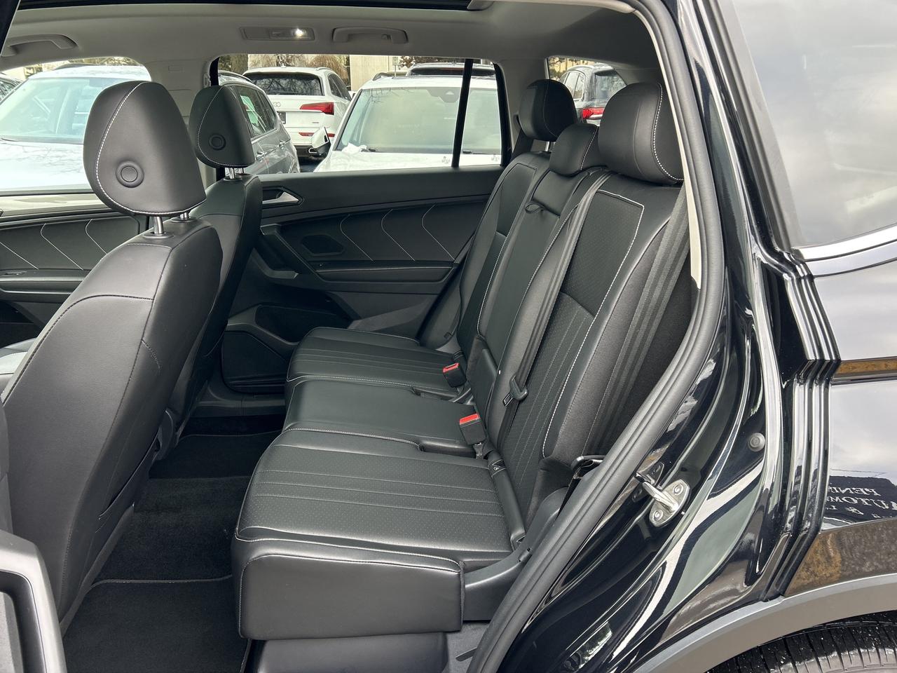 2024 Volkswagen Tiguan NEW TIRES & BRAKES, PANOROOF,CARPLAY, REMOTE START Photo