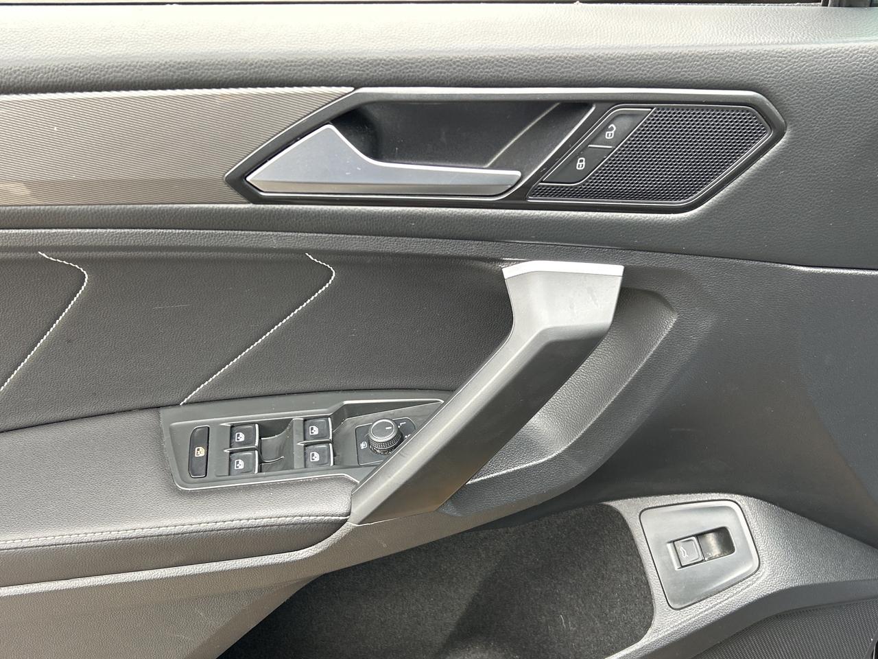 2024 Volkswagen Tiguan NEW TIRES & BRAKES, PANOROOF,CARPLAY, REMOTE START Photo