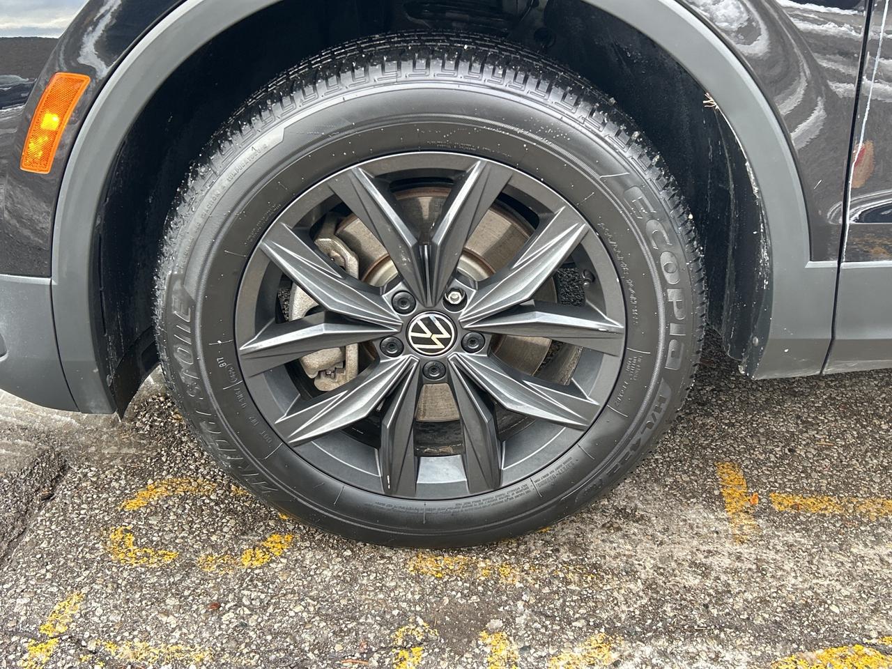 2024 Volkswagen Tiguan NEW TIRES & BRAKES, PANOROOF,CARPLAY, REMOTE START Photo