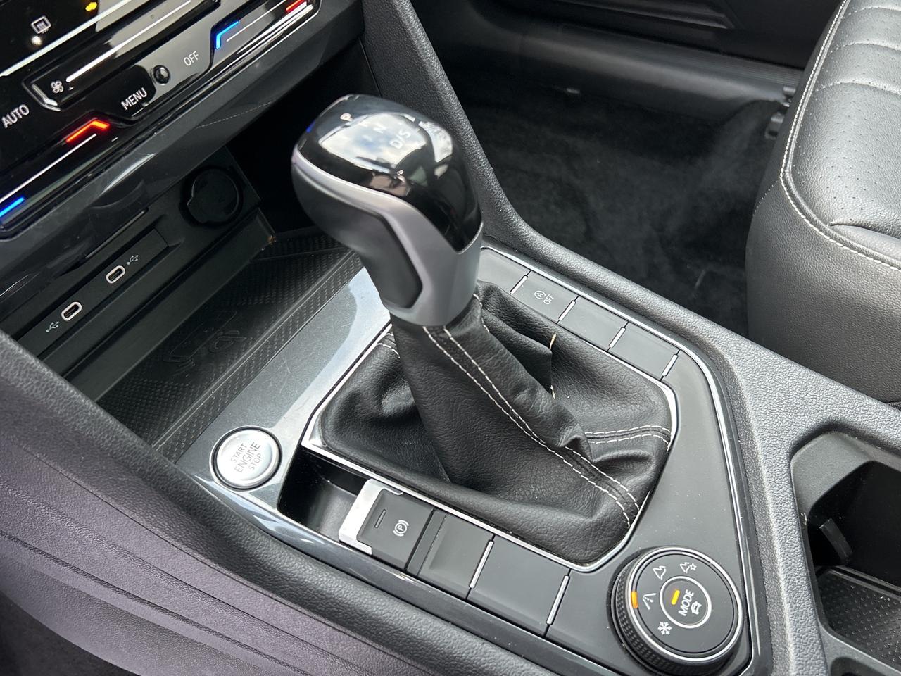 2024 Volkswagen Tiguan NEW TIRES & BRAKES, PANOROOF,CARPLAY, REMOTE START Photo