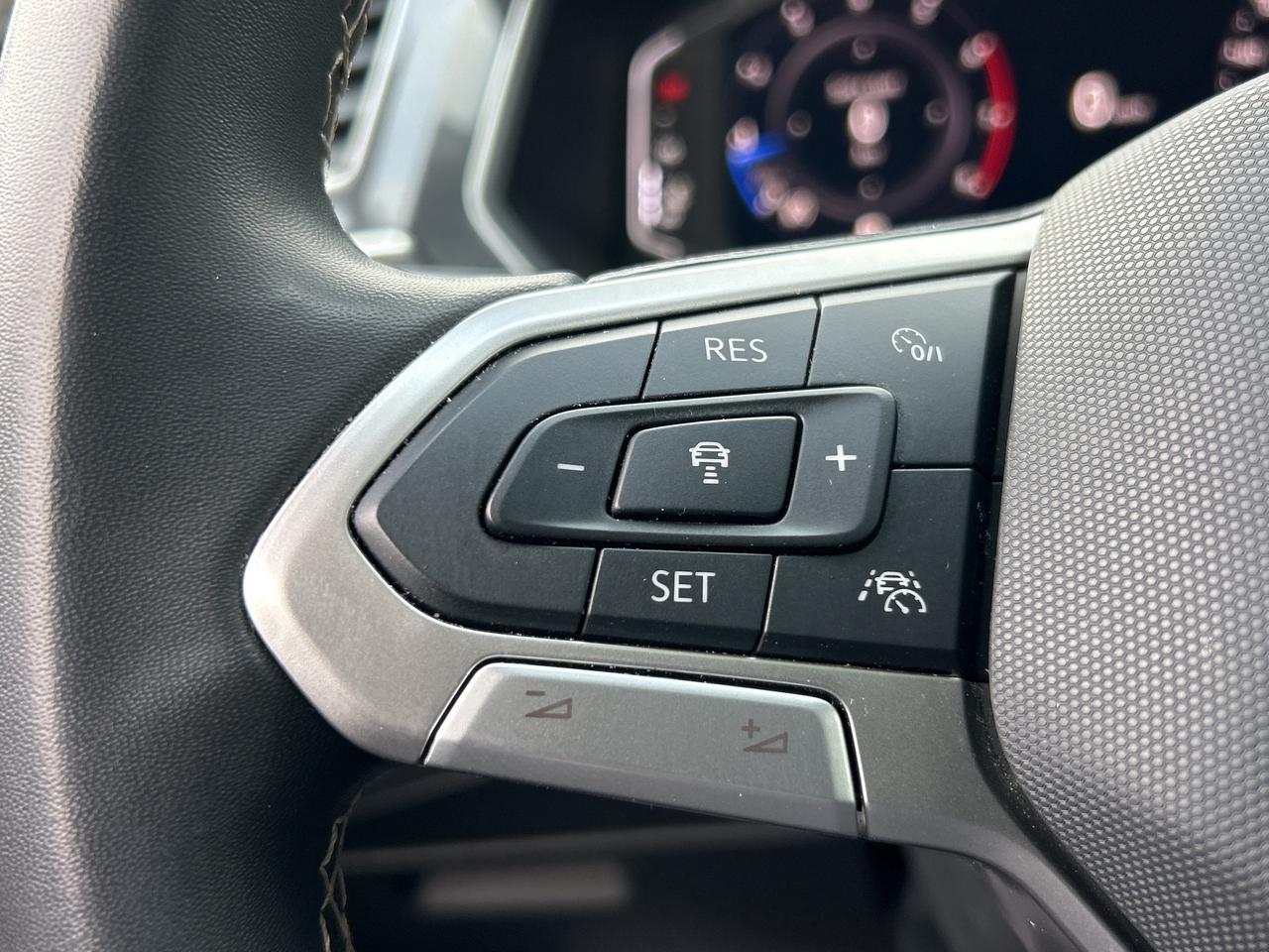 2024 Volkswagen Tiguan NEW TIRES & BRAKES, PANOROOF,CARPLAY, REMOTE START Photo