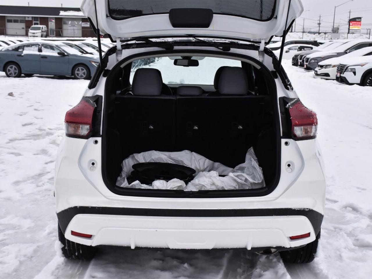 2023 Nissan Kicks SR Premium   Bose   Leather   Nav   Sunroof   360 Photo