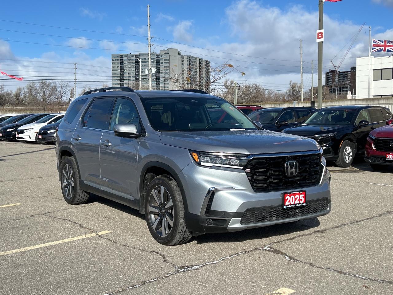2025 Honda Pilot Touring Leather Sunroof Carplay Bose Audio Photo