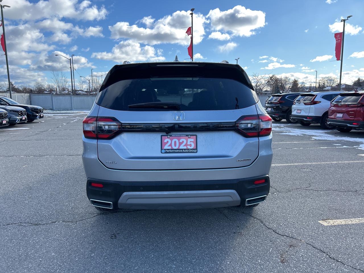 2025 Honda Pilot Touring Leather Sunroof Carplay Bose Audio Photo4