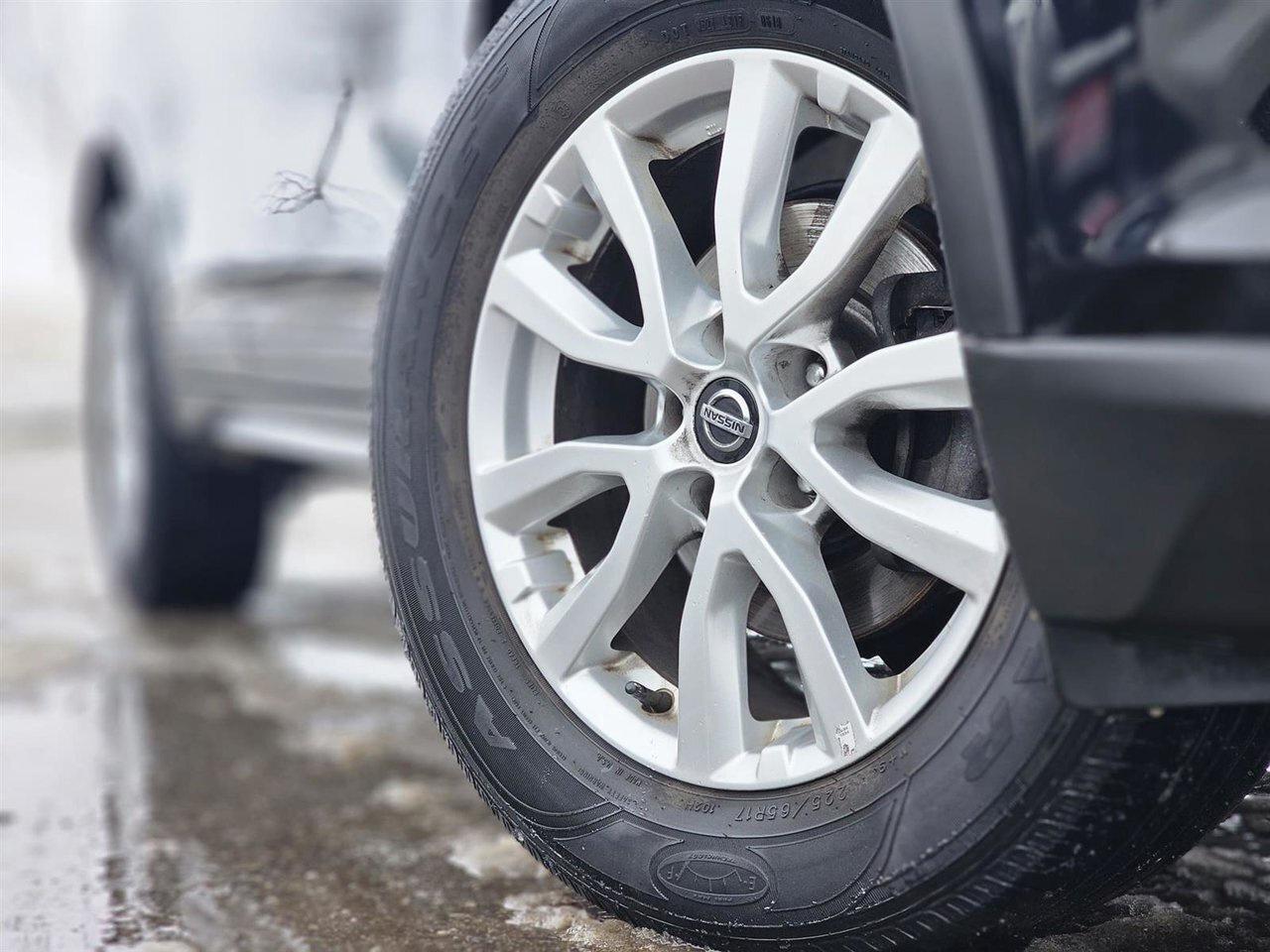 2019 Nissan Rogue SV Photo