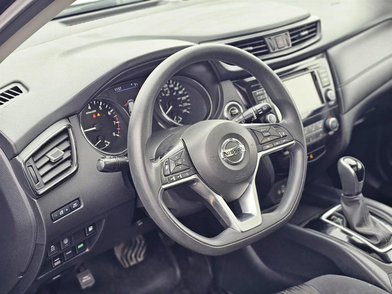 2019 Nissan Rogue SV Photo