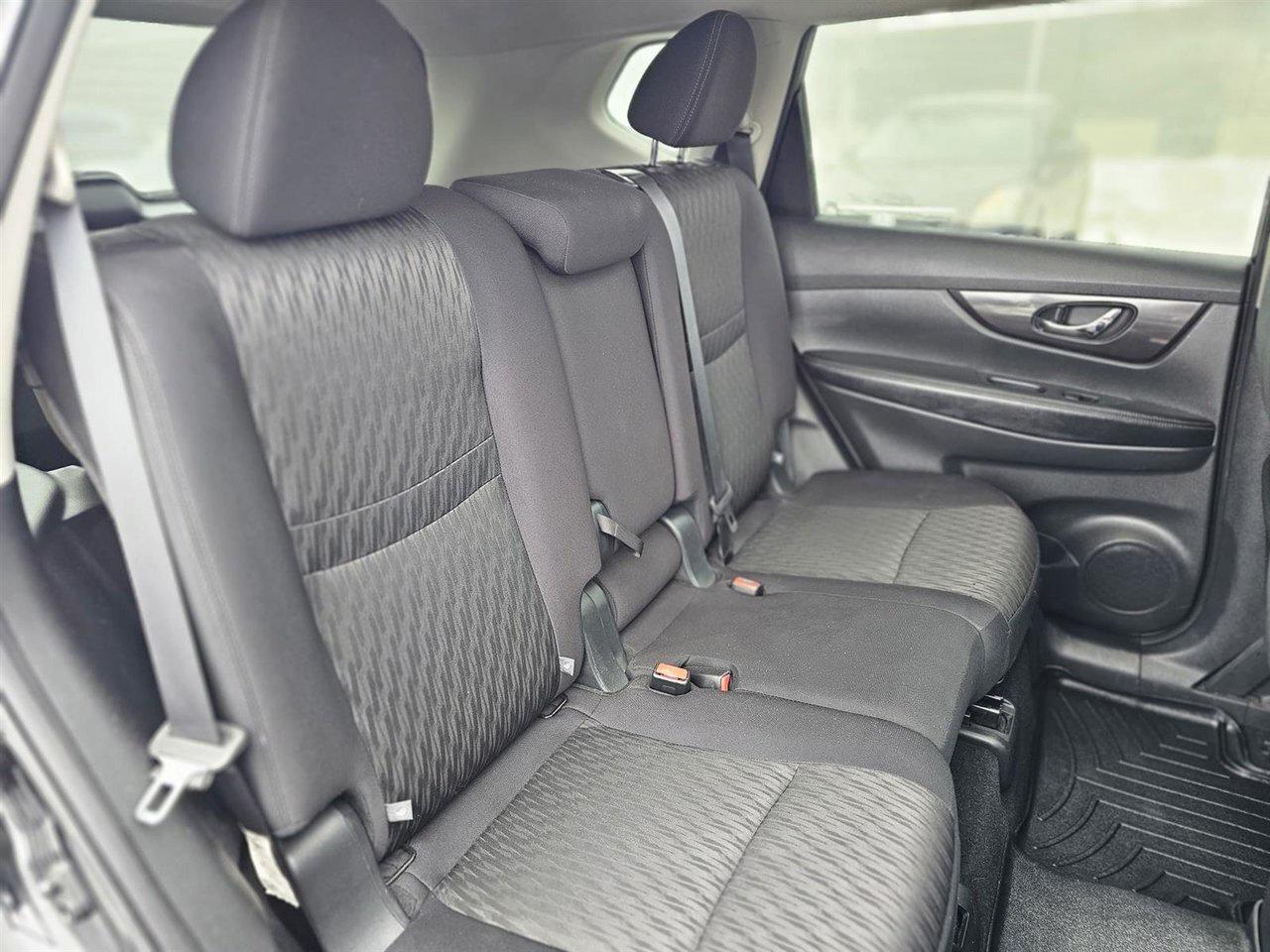 2019 Nissan Rogue SV Photo