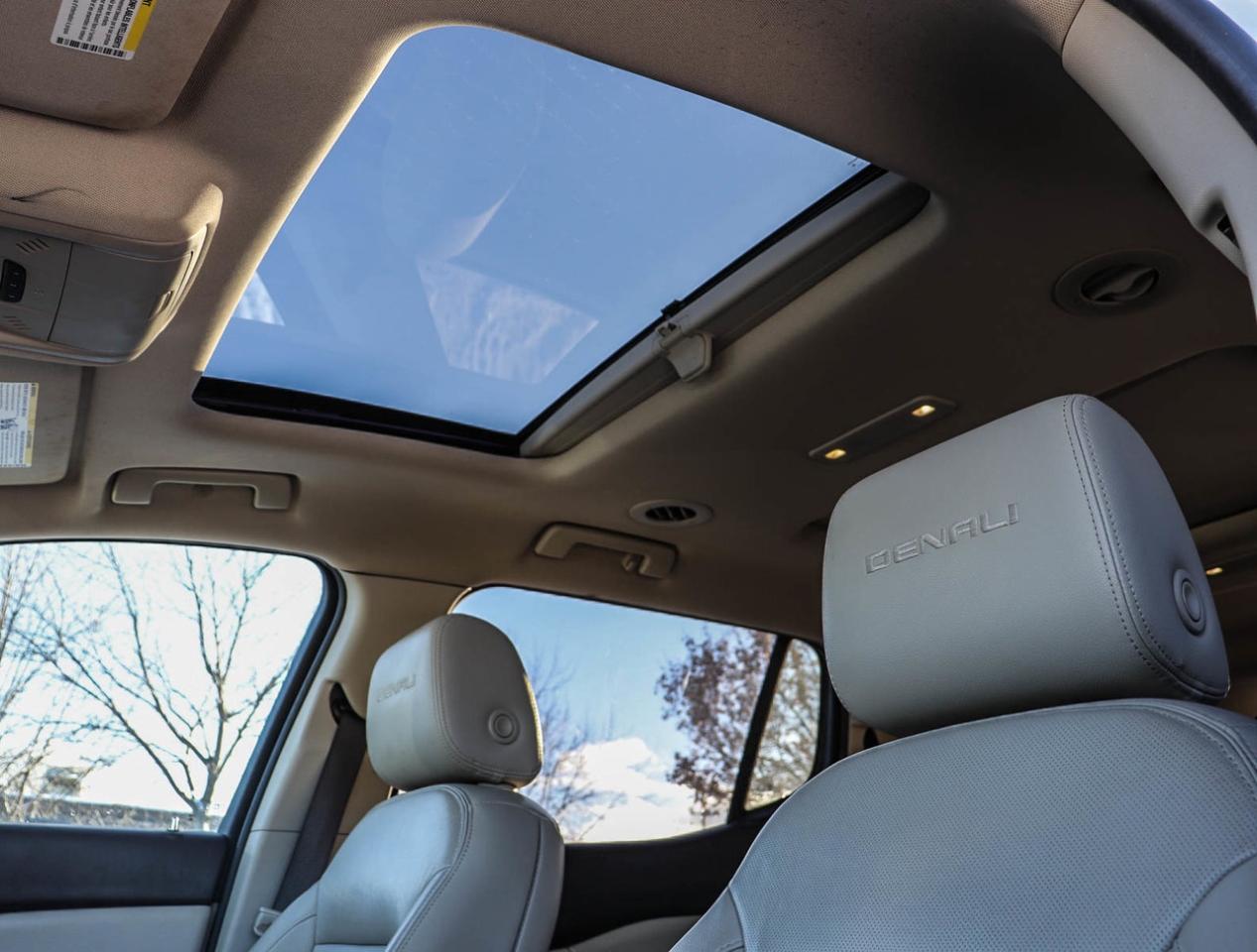 2017 GMC Acadia Denali Photo