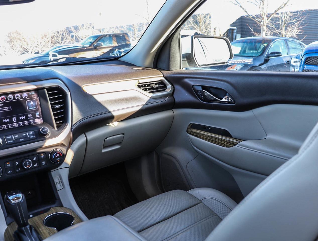 2017 GMC Acadia Denali Photo