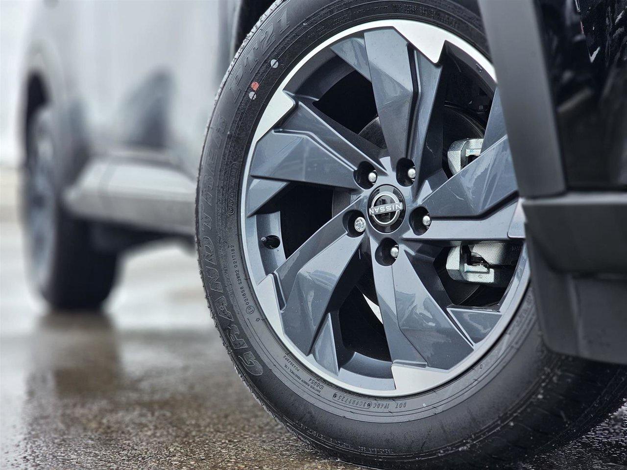 2025 Nissan Rogue SV MOONROOF Photo