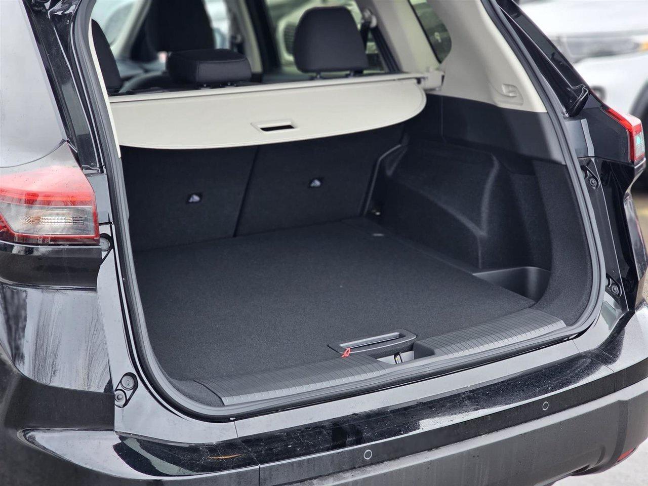 2025 Nissan Rogue SV MOONROOF Photo