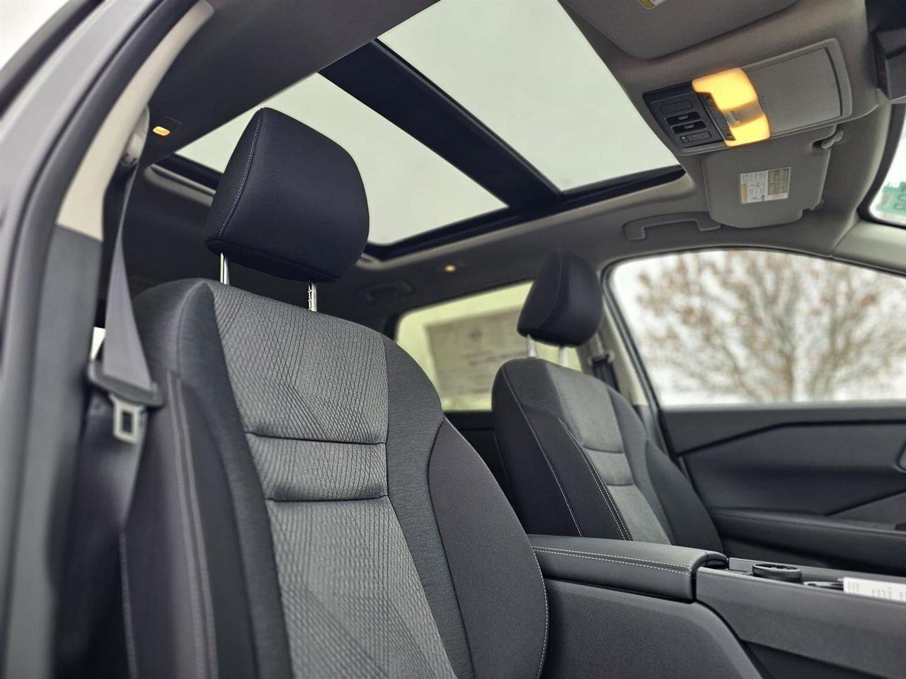 2025 Nissan Rogue SV MOONROOF Photo