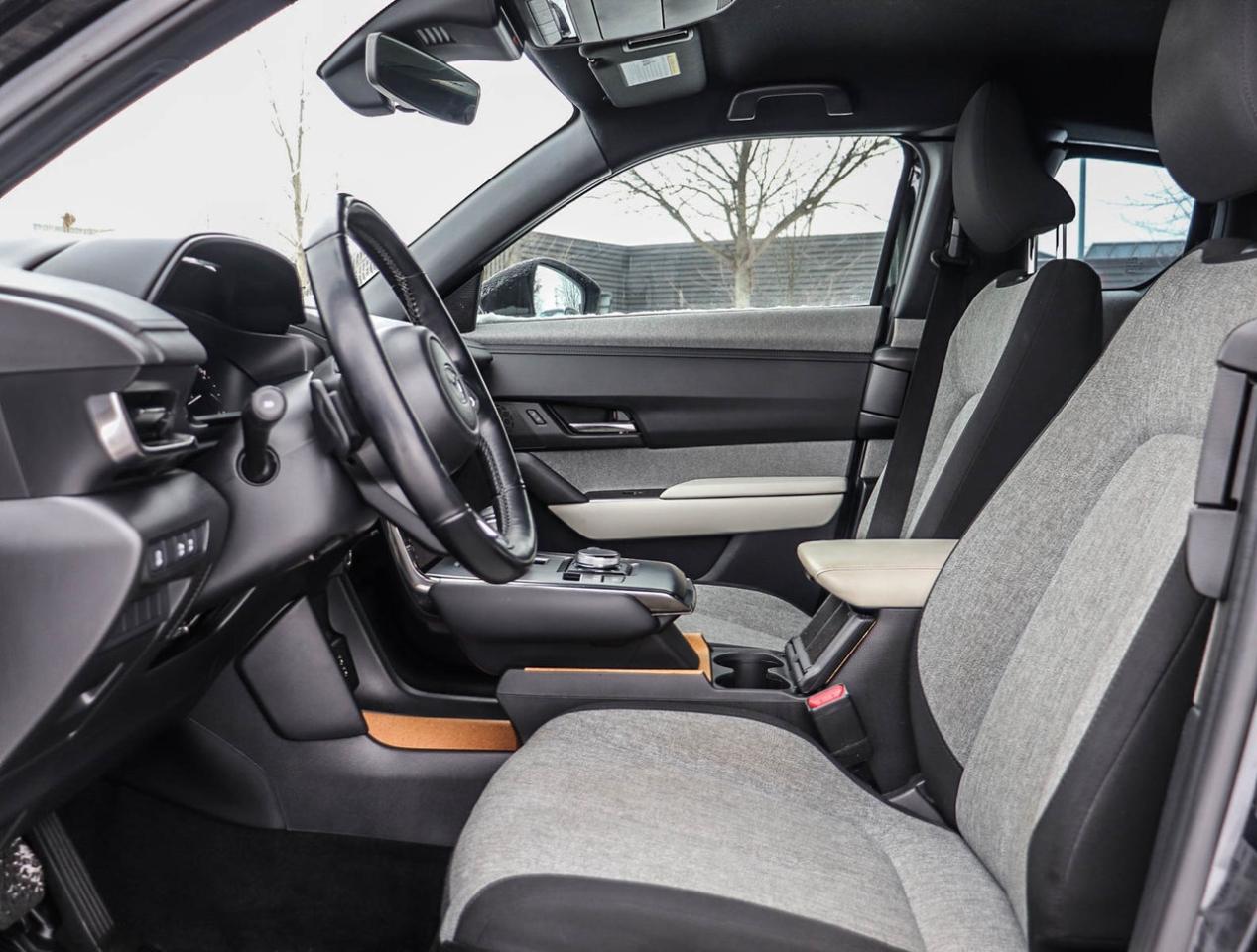 2022 Mazda MX-30 GS FWD !!! FULL ELECTRIC !!! NO ACCIDENTS !!! !! L Photo