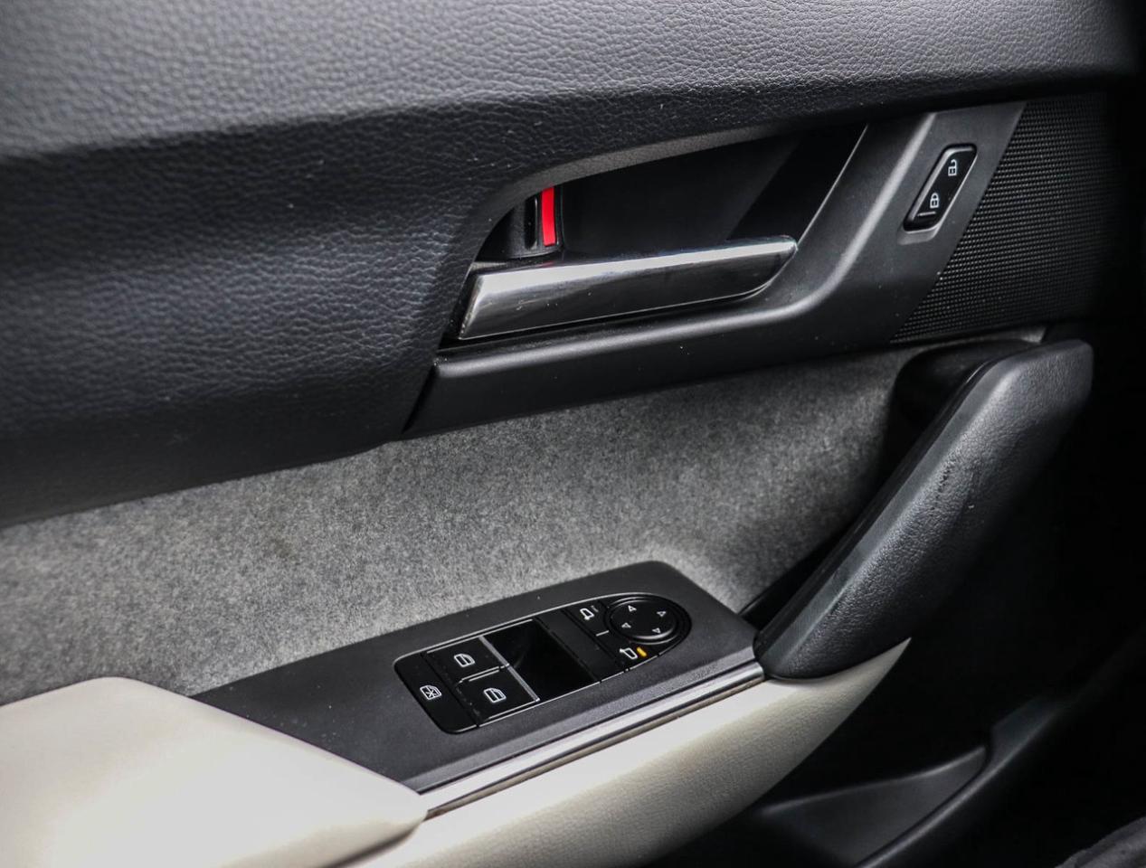 2022 Mazda MX-30 GS FWD !!! FULL ELECTRIC !!! NO ACCIDENTS !!! !! L Photo