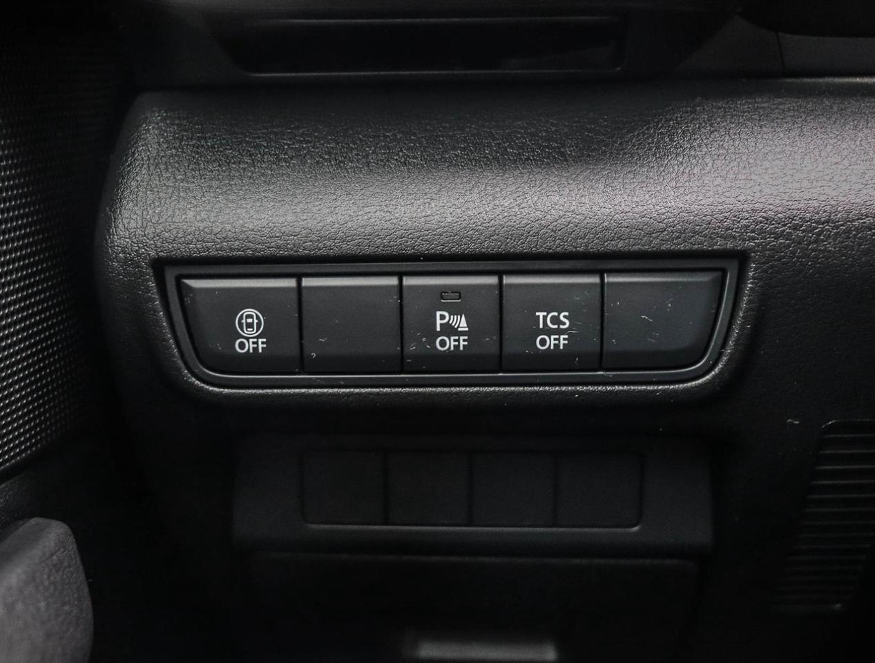 2022 Mazda MX-30 GS FWD !!! FULL ELECTRIC !!! NO ACCIDENTS !!! !! L Photo