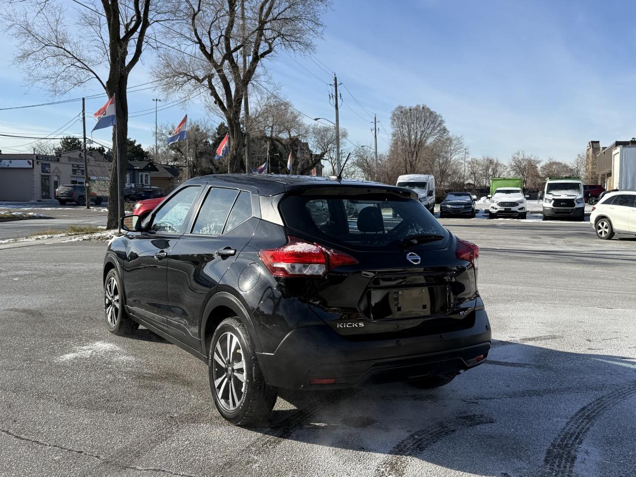 2020 Nissan Kicks No Accidents l SV l FWD l 1.6 l 4Cyl l Photo